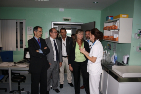 La consellera de Salut, Patricia Gómez, el director General del Servei de Salut, Juli Fuster, el director d'Assistència Sanitària, Nacho García i el gerent de l'Hospital Son Llàtzer durant la visita 