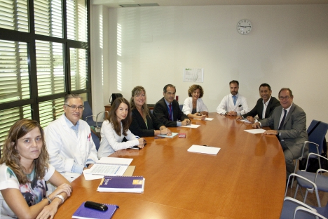 Un momento de la reunión con el equipo de la Unidad de Investigación del Hospital Son Llàtzer 